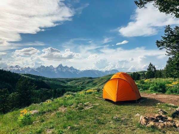 Quels sont les types d'hébergements disponibles pour vos vacances en camping du Sud de la France ?